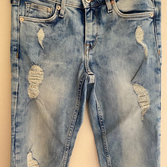 ⬇️LAST CHANCE⬇️ H & M Denim Lightwash 26/30 Skinny Low Waist Jeans EUC - Picture 3 of 6